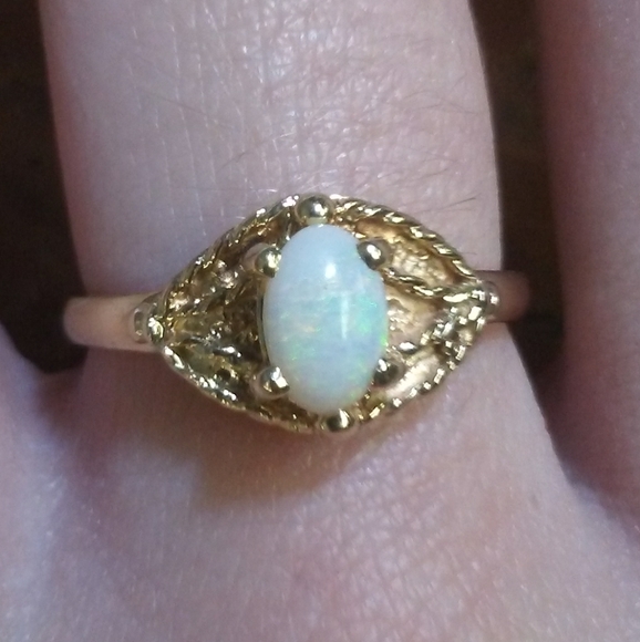 10K Yellow Gold Genuine Opal Solitare Vintage Ring size 4 - Picture 4 of 8
